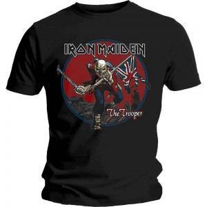 Iron Maiden Unisex T-Shirt: Trooper Red Sky (Black) (Medium)